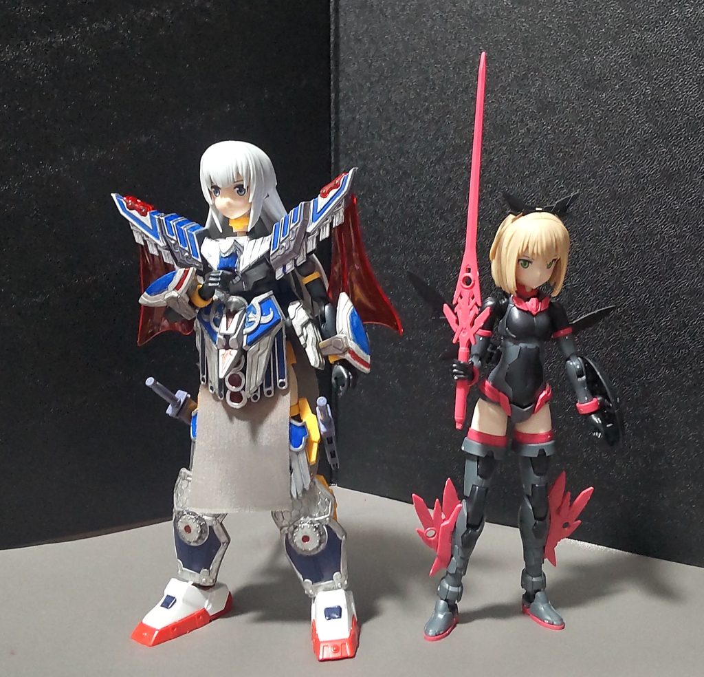 元の30MSと大きさ比べ。頭一つ分背が高くなってますね。※νガンダムくらいの大きさはあります。