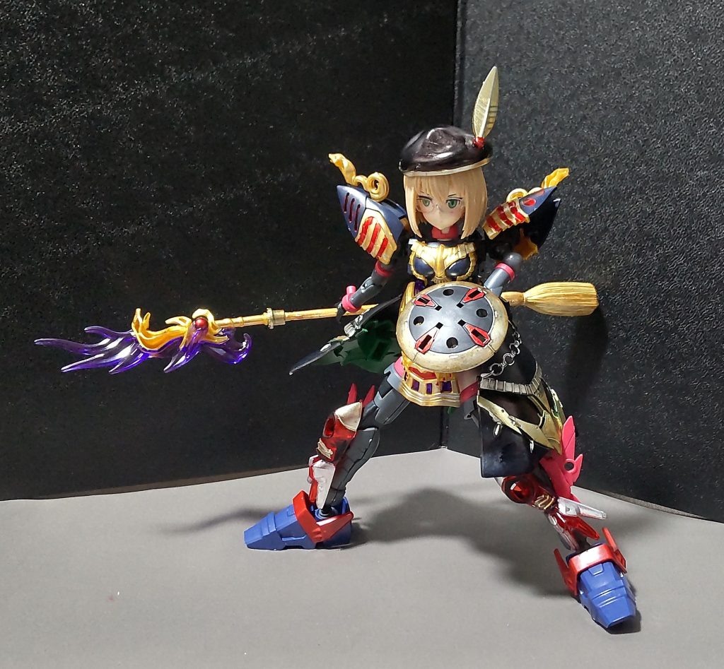 柄の長い武器はこうやってポーズを取らせると、画になりますね。