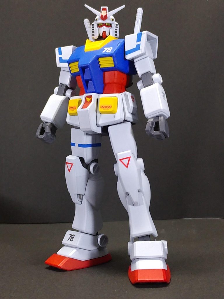 まずは大河原邦男氏の設定イラストと同じ通称「ガワラ立ち」ポーズ