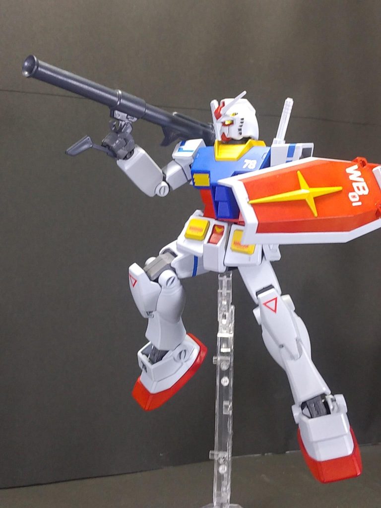 アクションベース等に対応していないキットなので穴を開けて台座を使用できるようにしました。