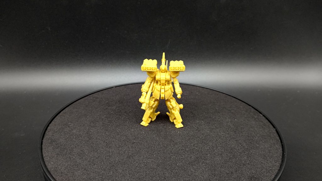 素組み状態クリアverは割れやすいとのことで、通常verを引き当ててほっとしました。ところで、こいつだけ1/10アソートってちょっと酷くない?運良くコンビニで発見して購入しましたが、逆に3/10アソートのZガンダムは値割れしてるらしいですね。又聞きだから詳しく知りませんが…