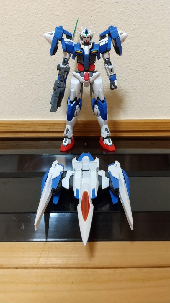 OライザーSはダブルオーガンダムS用に新たに開発された全領域対応型超高性能支援戦闘機。従来のオーライザーは大型のGNコンデンサーを動力源とし、GNドライブを搭載していなかった為、ダブルオーガンダムと合体しない状態では活動時間の限界、攻撃力、防御力等の問題を抱えていたが、GNコンデンサーの代わりに新型のGNドライヴを搭載することでこれらの問題点を解決した。元々GNドライヴを搭載することを考慮した上でGNコンデンサーを搭載した設計の為、外見上は表立った変更はされていない。ダブルオーガンダムSが単機でツインドライヴの安定稼働を実現した為、ツインドライヴシステムを安定稼働させる上での合体は必要無いが、合体機能はそのまま残っており、強力な機体であるダブルオーガンダムSを更に強化するユニットとして合体する。