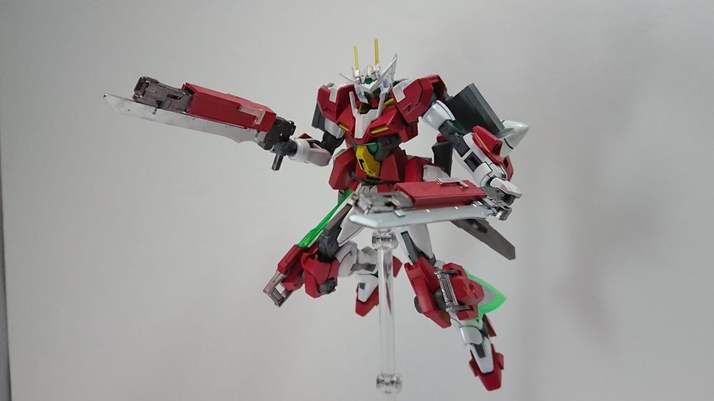 オリジナル武装のGNガンブレード右腕側がガンモードⅠ、左腕側がブレードモードⅠになります