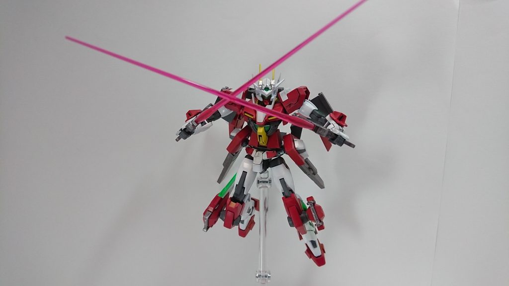 ブレードモードⅡ(ビームサーベル)ガンモードⅡ(ピストル)で接近された際に瞬時に対応可能