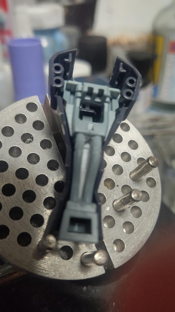 腿を参考までに。簡単な工作なのでオススメです。