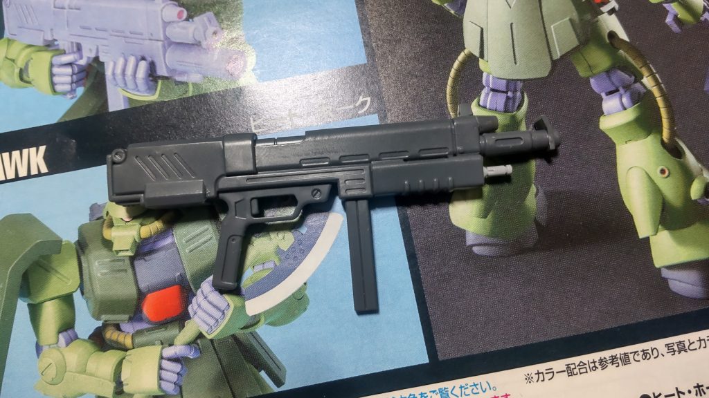 MMP-80はもちろん0080版のものです。グレネードランチャーを付けたものの、再度劇中を確認したらバーニィのザクにはグレネード付いてないんですね…。慌てて外して別のディテールを作りました。