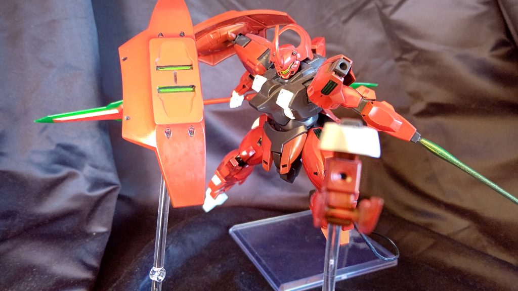 簡単な構成なのに可動域も非常に高く、手足がドローンで、肩のアンビカーの角度によって全然表情が違うので可動玩具として最高で、アクションも捗る傑作キットです。組みやすいですし。