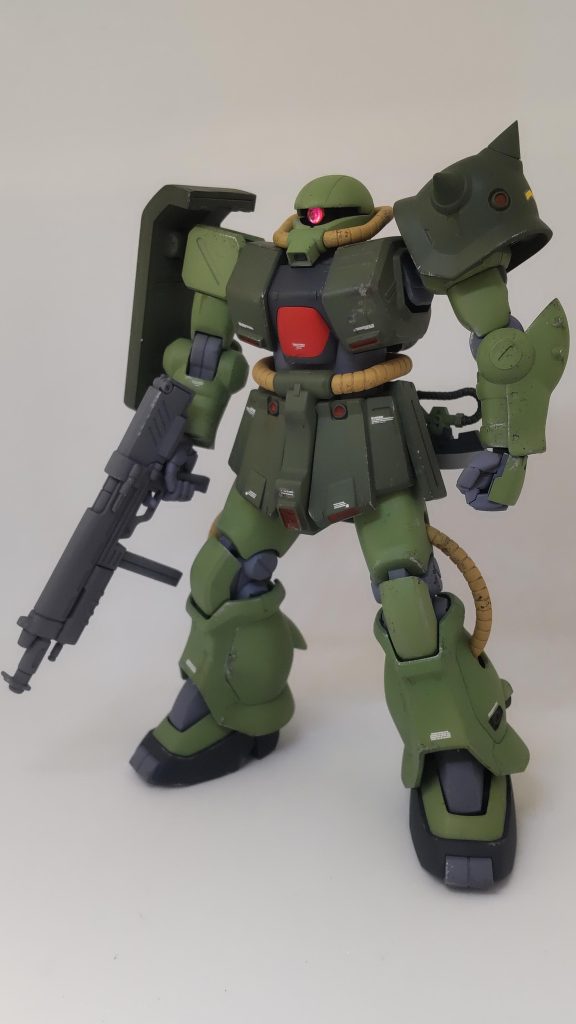 正面。HGUCのフォーマットに則りながらも程々のマッシブさを目指しました。