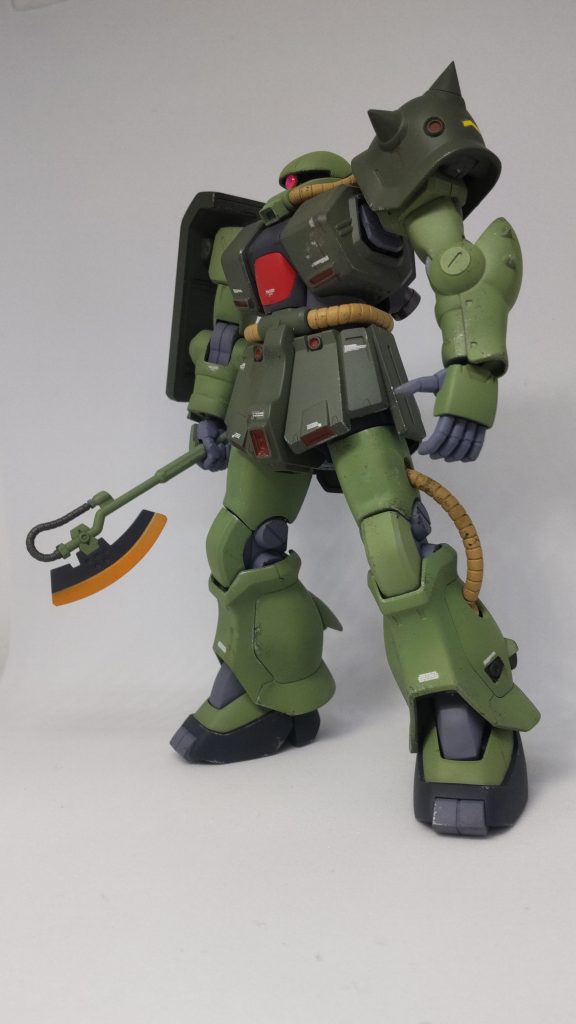 ヒートホーク装備。ダメージ表現やグレネードラッチが無いこと、伍長の階級章など、バーニィのザクを再現してます。