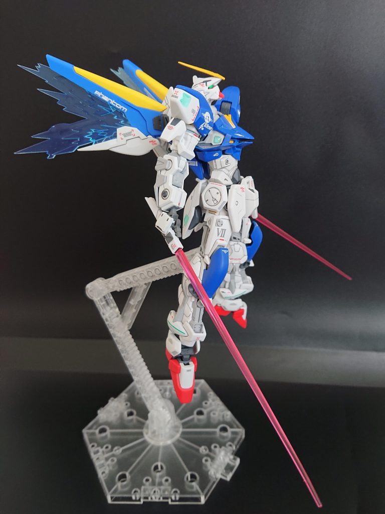 ビームサーベルの柄は、アストレイらしさがマッチしていたので、ガンダムスローネのものにしました。光の翼、手に入らなかったのでモビルスーツアンサンブルのストライクフリーダムのもので。サイズとデザインもこっちのほうが好みで結果オーライ(^^)今回一番のお気に入りショットです♪