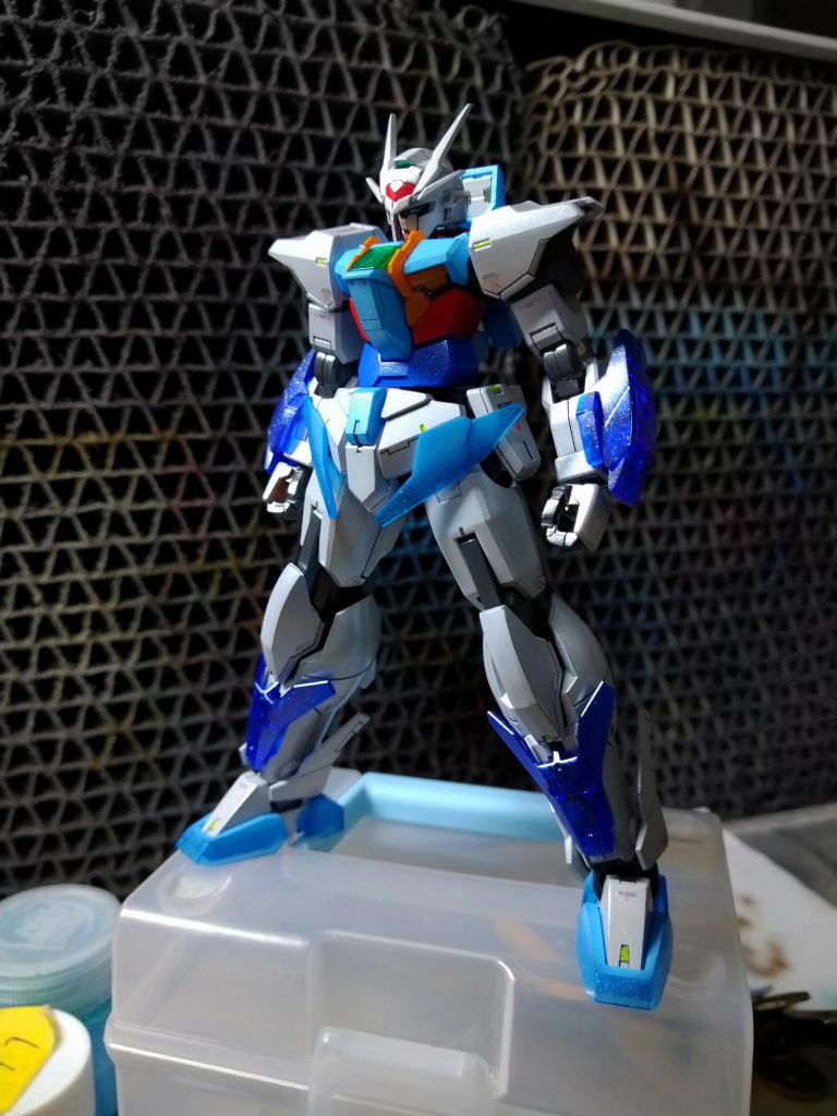 本体だけだとこんな感じなんともまぁ上半身が寂しい感じがします。バックパックがデカイぶん、足が太くなっているんですねー