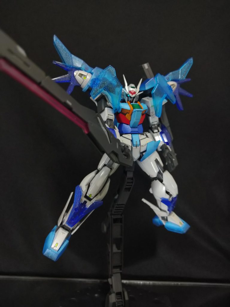 バスターソードもデカイ！だがそれがいい！ちなみに関節と武器はラメ入りクリア成型ではありません。加工しやすくていいね！