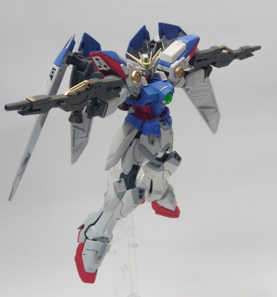 お約束のローリングバスターライフル（笑）。ロボット大戦でMAP兵器だったのが印象的。