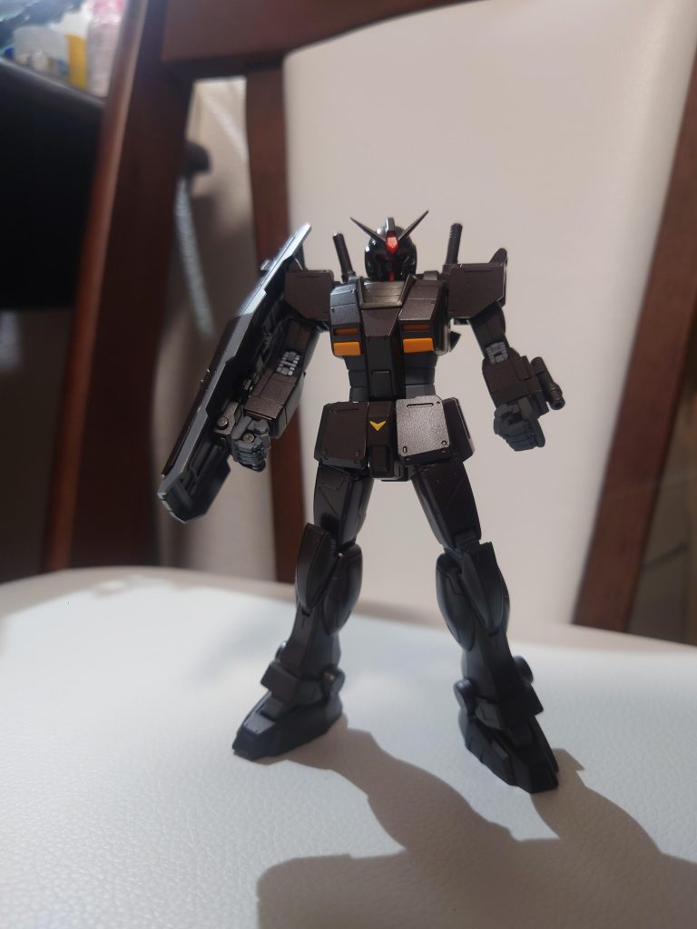 デカールなども貼り付けていない状態。まだ黒が強かったので、ここから一度バラして、ブラウンを増やして再塗装しています。