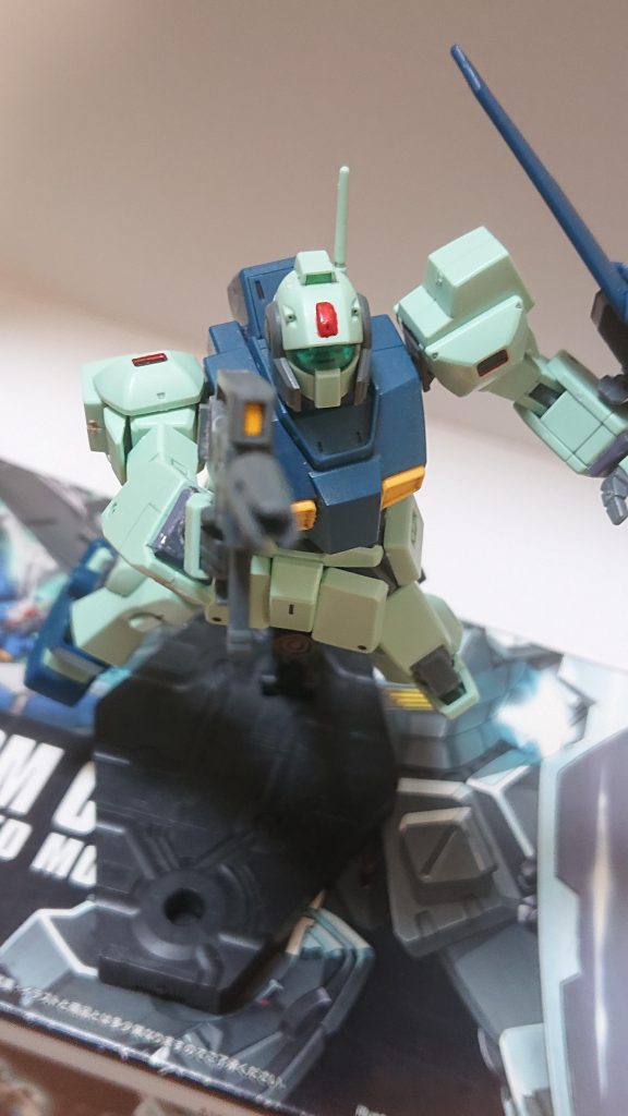 ビーム・ライフルはデザートカラーのものです。