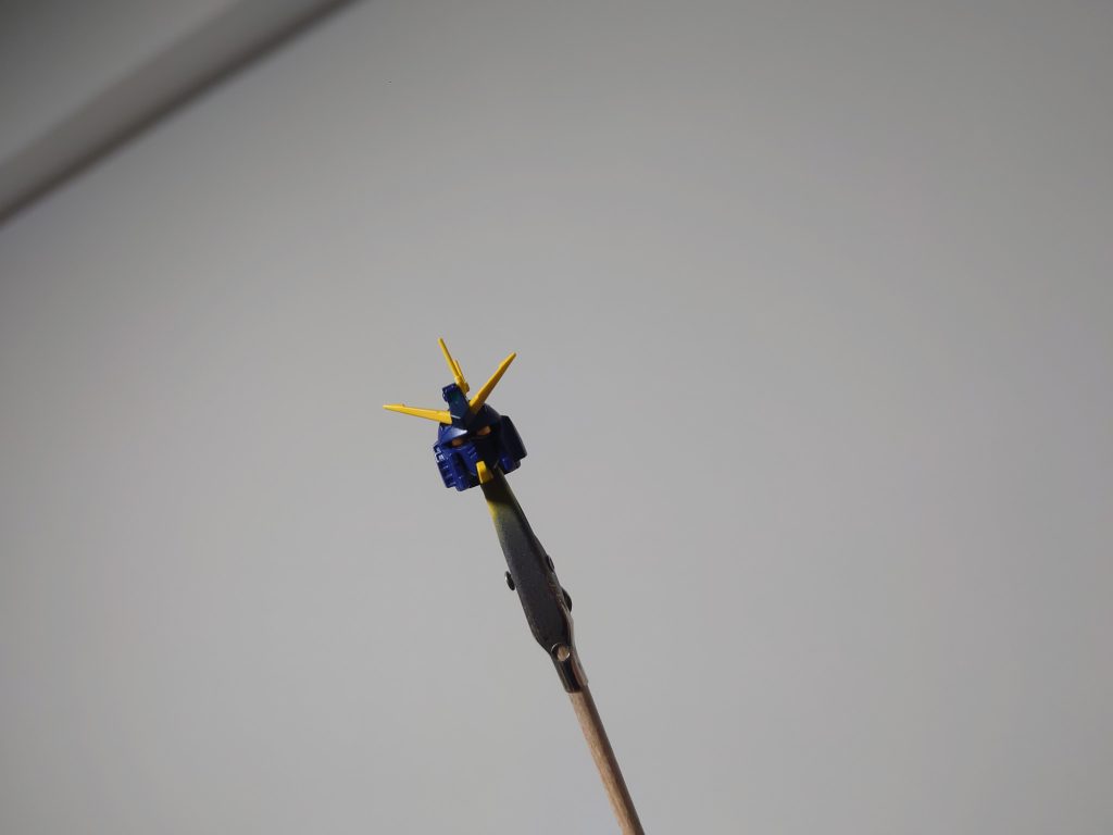 頭部口元がミスで黄色になってしまっており、組み立て途中で気づき塗り直しました。やはり赤がしまりますね！