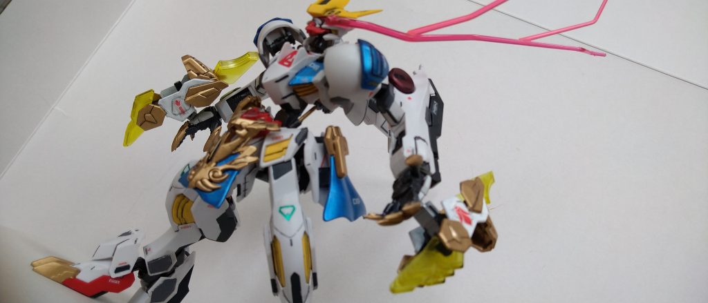 この状態でも眼光エフェクトはもちろん取り付け可能。より攻撃的な姿になります。