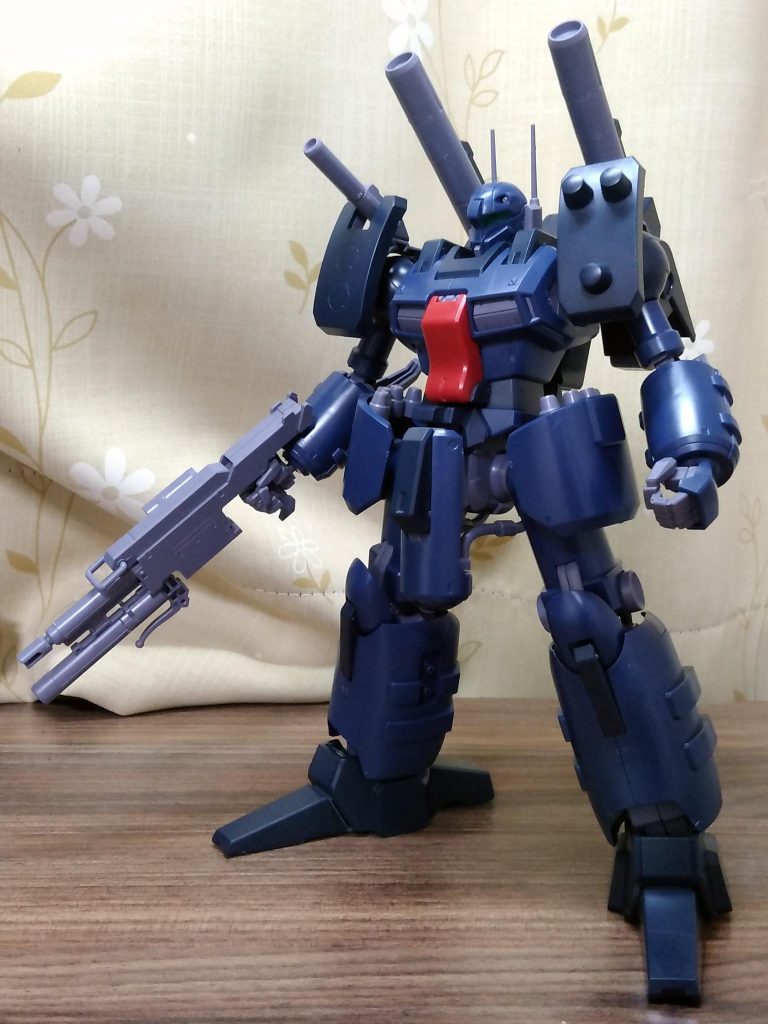 素組み状態です。キャノンやグレネードの砲口が塞がってます。すべて開口しました。