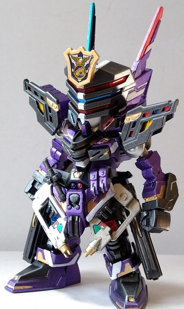 肩の内部色分けのみ、付属のシールを使っています。拳銃は２体分使用し、両腰に搭載しています。