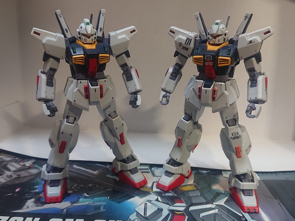 旧ジム・カスタムMk-Ⅱ(当時の名前はジム・カスタムMk-2)と比較。AE社のライセンス生産の設定は旧側にAEのマークが付いている事からできた設定だったりします…AEには「ガンダムMk-Ⅲや百式改、ゼータプラスなどあるのにこんなの作らせるな」とか思われてそうですね。追記:バーザム改周りの設定が稚拙だと思ったため修正しました