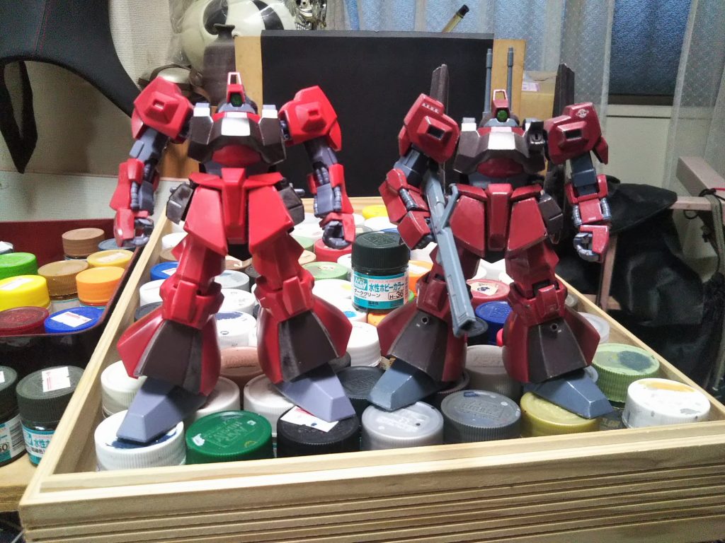 仮組みで旧HGUCと共に。身長も伸びました。