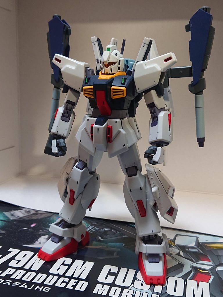 今回の改造点は①バックパックのオプションは昔のキャンペーンのアイテムに、横にパワードアームズパワーダーを使いライトニングBWSMk-Ⅱのビーム・キャノン及び基部部分を接続、さらに後部には3ミリ穴を介してブロック4で出したブースターを装着②ガトリング・ポッドはパワードアームズパワーダーのガトリングの流用といったものです。またしても過去に作ったジム・カスタムMk-Ⅱの装備バリエーションとなりました。もう2つ重要なバリエーションがあるので、それも投稿予定です。