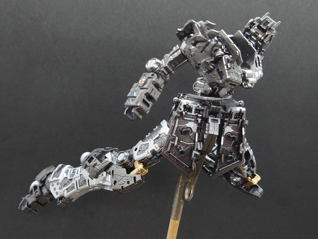 フレームも結構頑張って塗り分けました。