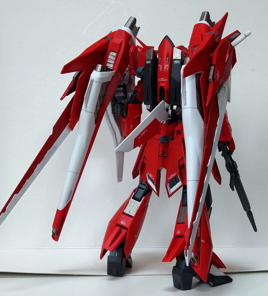 背面。主翼とリアアーマーを手持ちの大型のものに変えています。