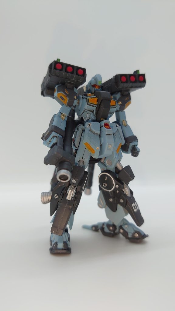 まあ小さいことは理解していたのですが、いざ実際に組んでみて笑ってしまいました。GUNSTAの先輩方はこれ改修したり全塗装してるのね……神かよ……とw　