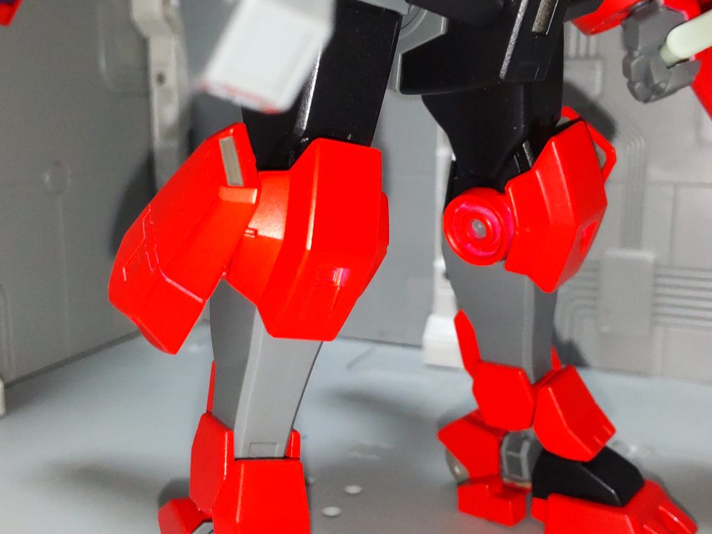 3ミリ棒を間に噛ませる小改造で通常デミトレーナーの膝横にチュチュ専用機のブースターを付けることに成功しました。唯一のオリジナル改造