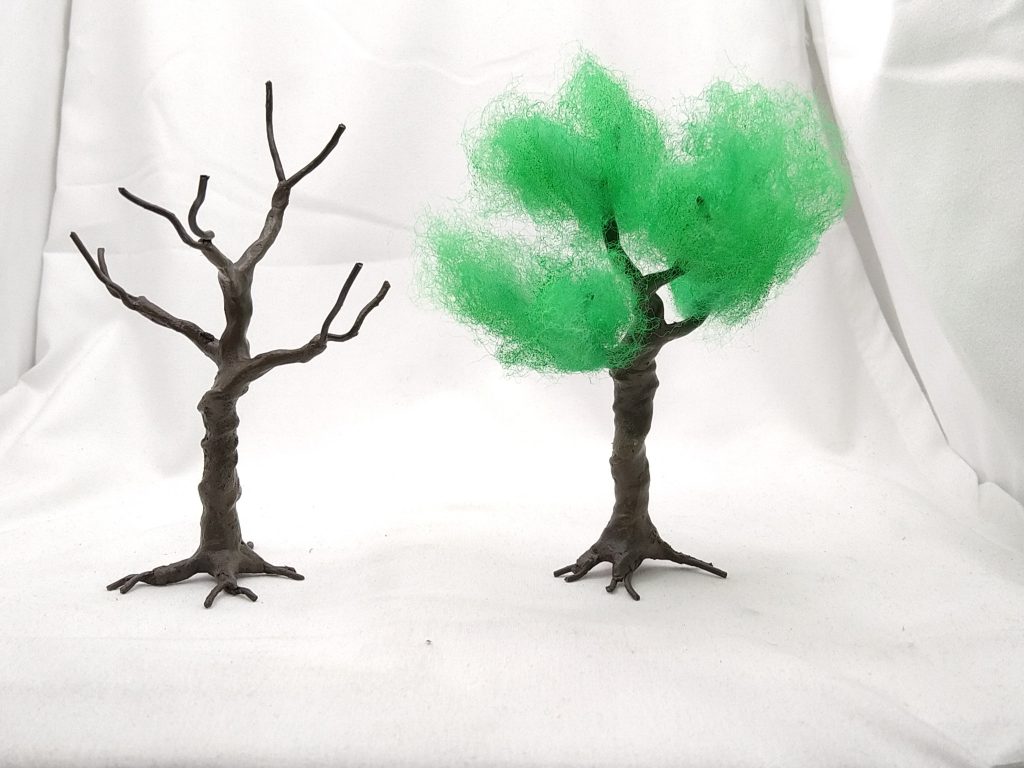 木は針金をねじったあと綿を貼り付けてます