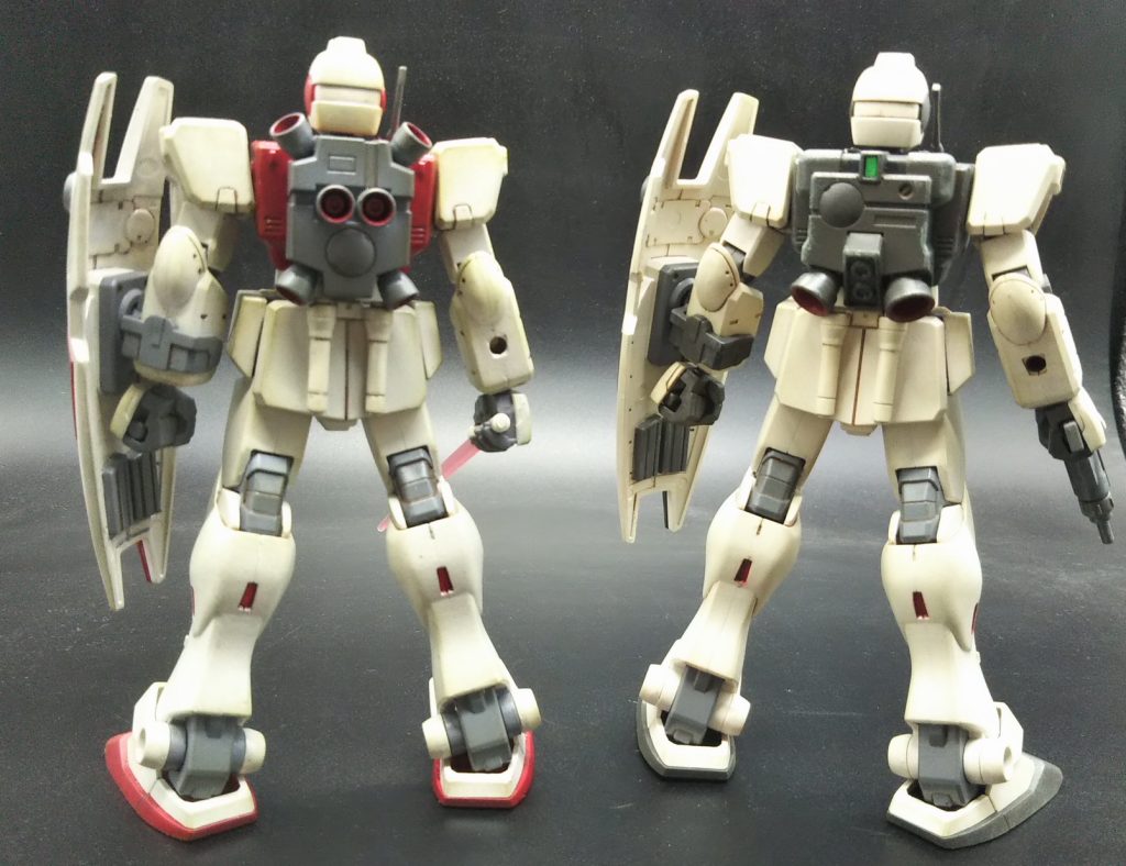 グレーが地上用赤が宇宙用です。違いはバックパックのみ。シンプルなジム系は良いですねー。