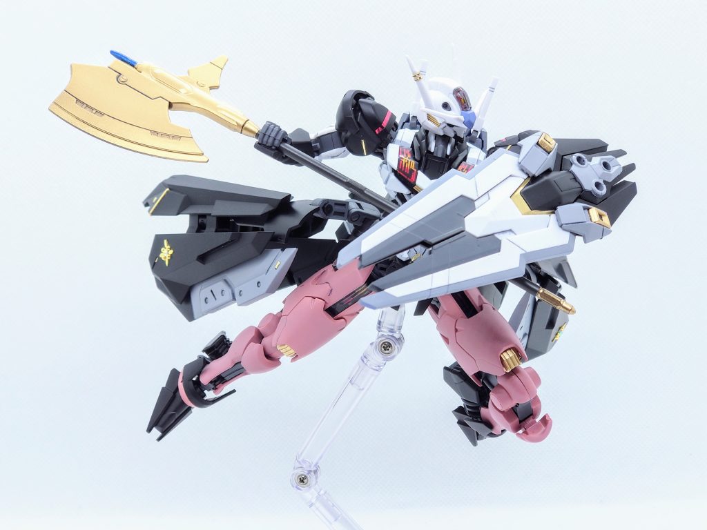 スカートは折りたたんでテールブースターにもなります。