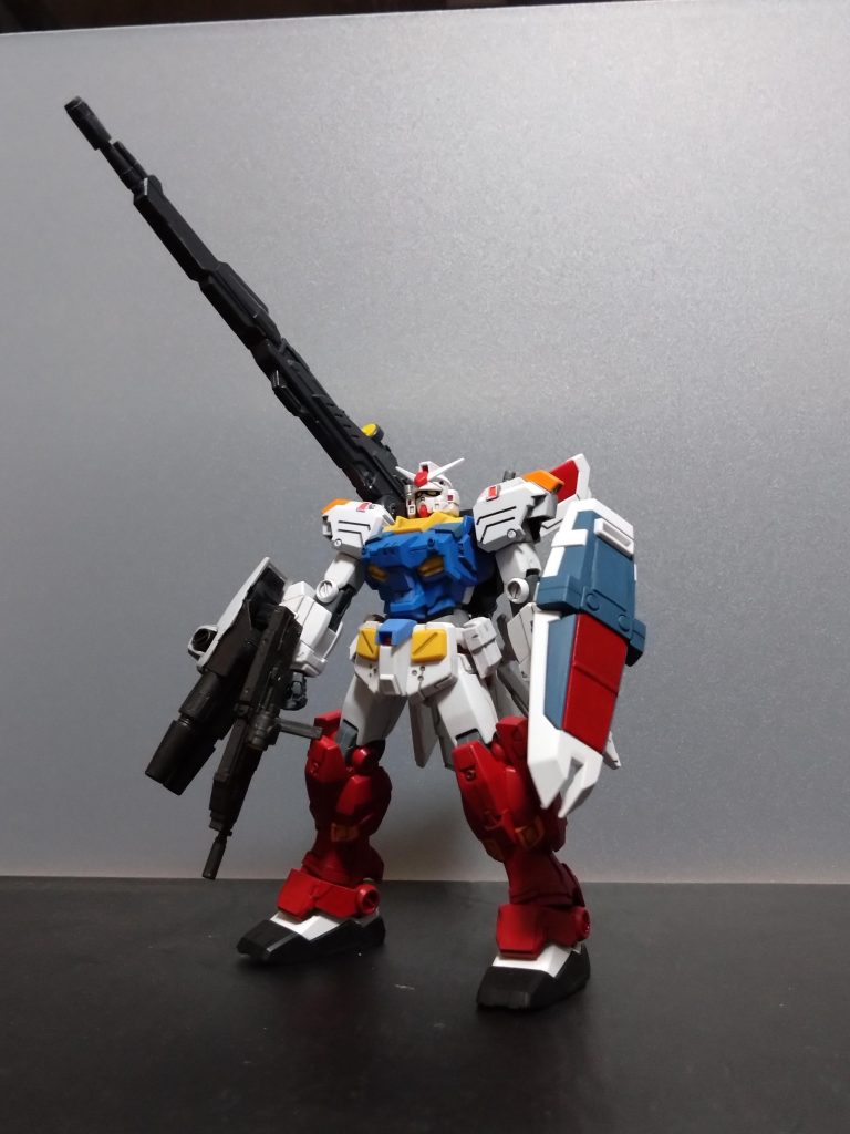 あまり思い入れも無い機体でレビューの良かったで店頭で見つけて買ってあったものです。制作するときはyuubiさんのパーフェクトガンダムがかっこいいので、少しそれっぽい方向でと思ってました。是非みて下さい。😄全体像なんですがキャノン砲は延長しましたが本体に合わせるとなかなか長かったかなと少し反省。すーぱーふみなのパーツだと思います。