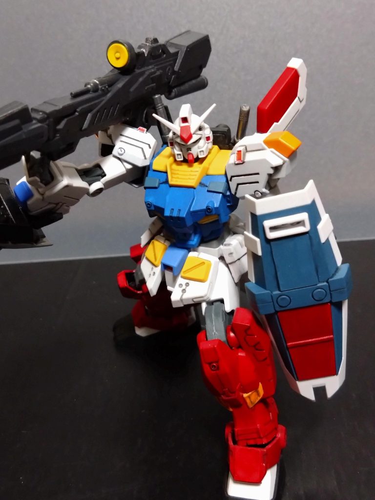 シールドの十字マークは好みではなかったのでプラ板貼りました。筆塗りしましたが足部分の赤が苦労しました。