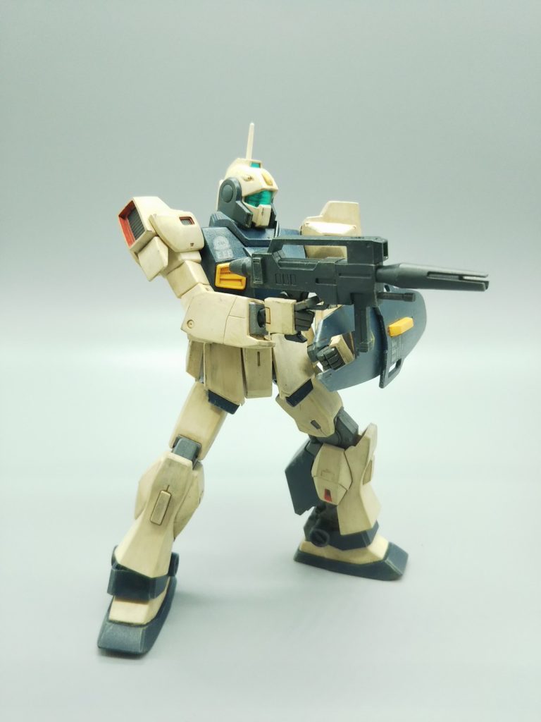 このキットもわりあい塗り分けが多いですよね。