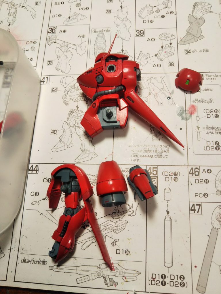 肩周りの基部は度々折れて修理しました。最大の特徴である肩バーニアを小型化しようだなんて無謀な考えでしたかねぇ。