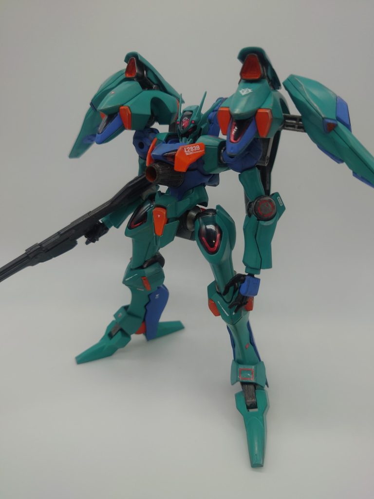 ご覧いただきありがとうございます。今回は水星の魔女からガンダムファラクトを、掟破りのネオジオンMAジャムルフィンに寄せてみよう!という企画です(笑)