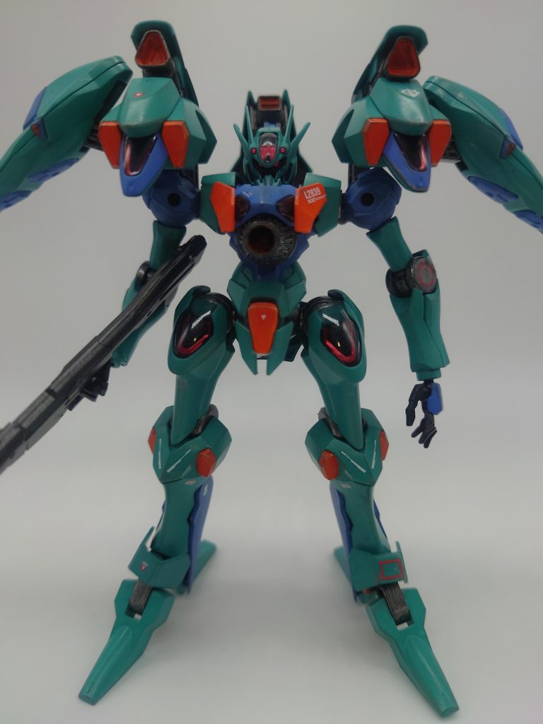 ファラクトのデカい両肩とバックブースターがジャムルっぽいなぁ…というところから始まっております(そればっかりとは言え、こじつける以上はある程度説得力は持たさないといけないということで、先ずは腹部にバーニアノズルをポン付けして、本家の大口径メガ粒子砲に見立ててみました。