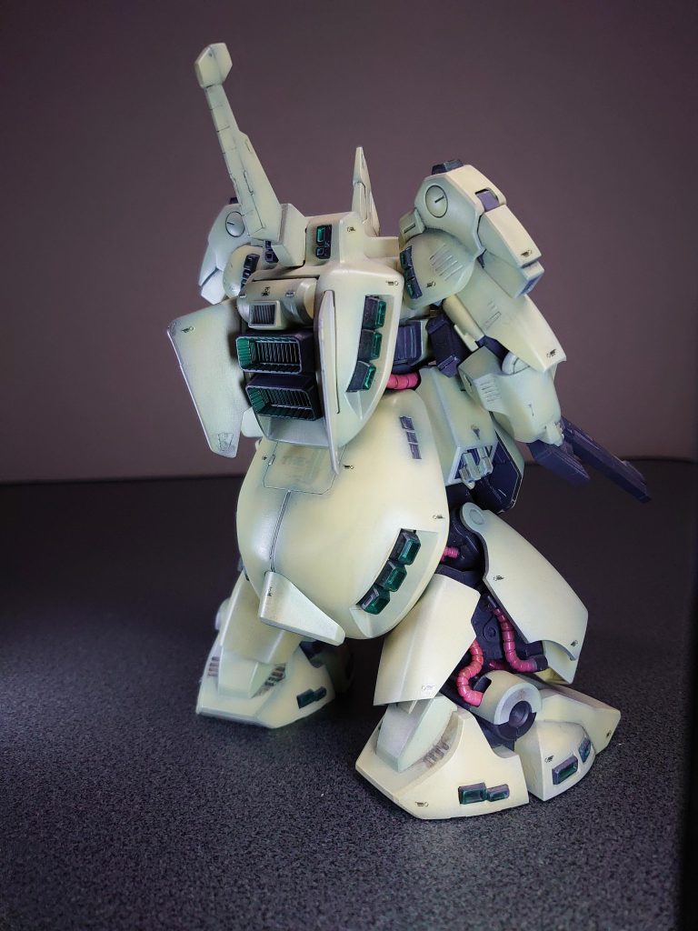 色褪せが酷いのでリペイントしています。