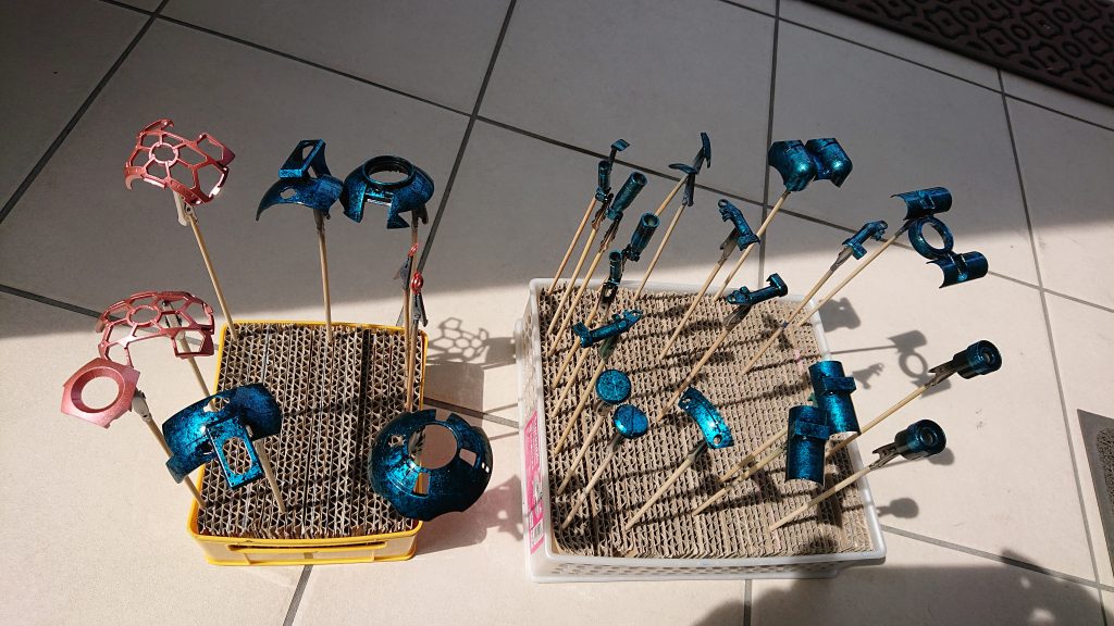 クリアブルー吹いて、メタリックレッドのみガンダムマーカーエアブラシで塗装