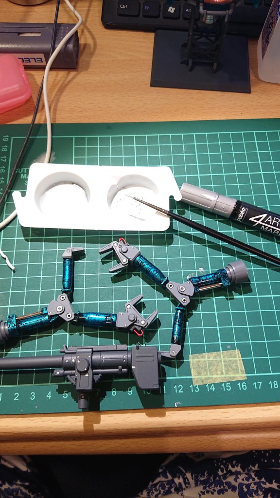 4アーティストマーカーでシルバー筆塗り