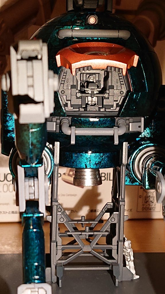 ちゃんとコックピットに座ってます🎵