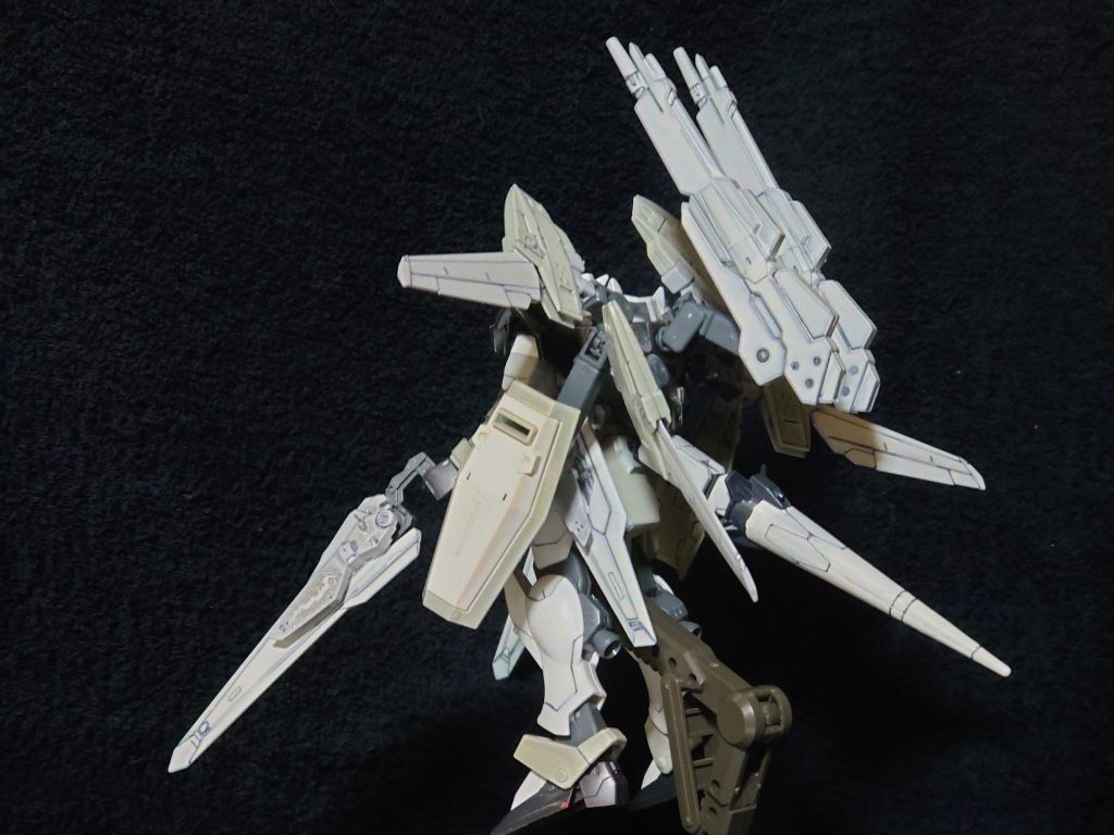 狼ということで尻尾を付けてみました。