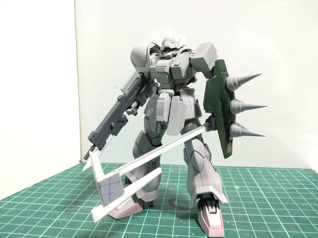 サフ状態この後プラユニット色々接着して再び武器と共にサフ吹きからの塗装をしました。