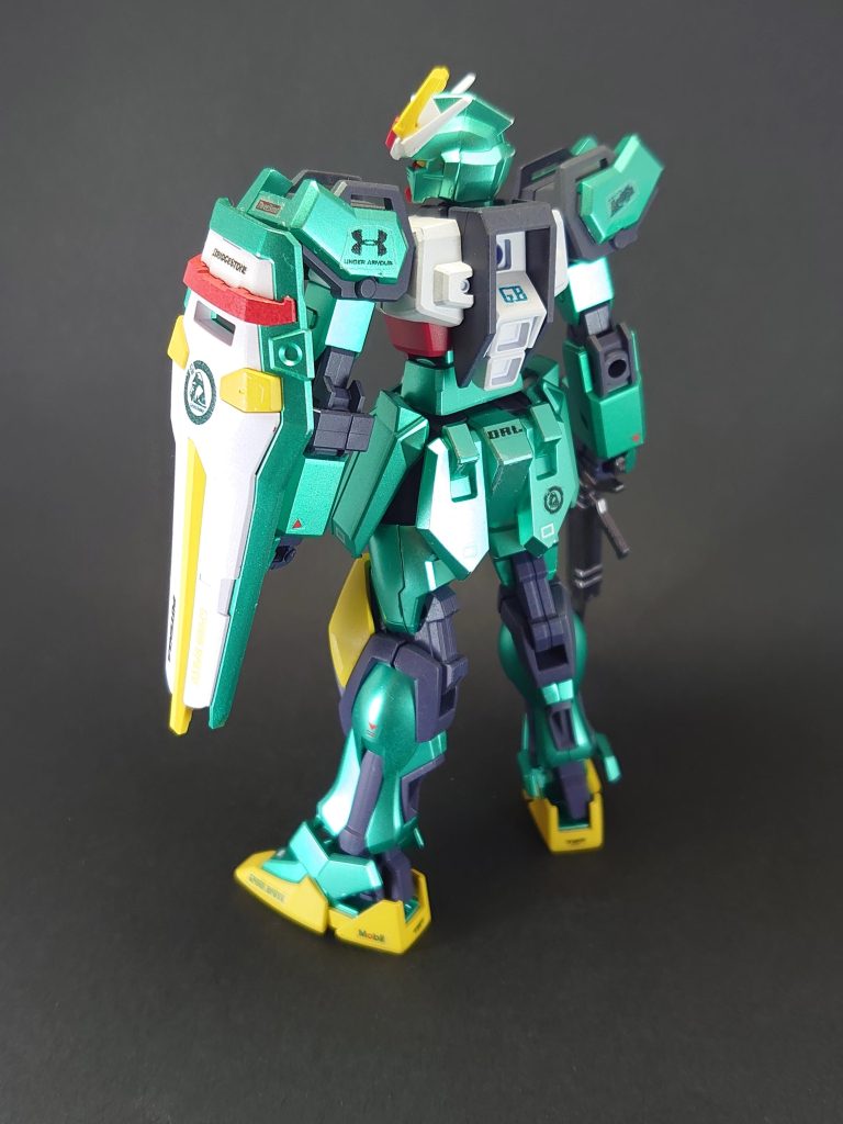 実際の車両についているスポンサーロゴのデカールを自作しています。