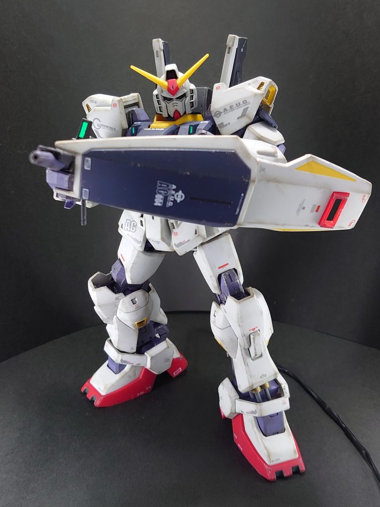 素組み状態から一部ディテールを塗装しました。