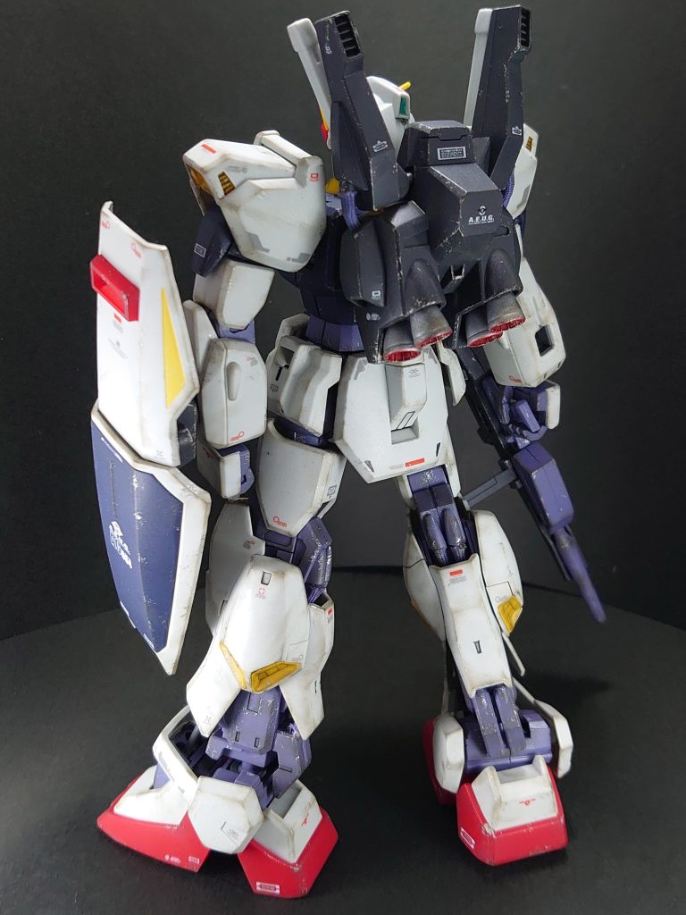 別売の水転写デカールを貼り、ウェザリングを施しました。