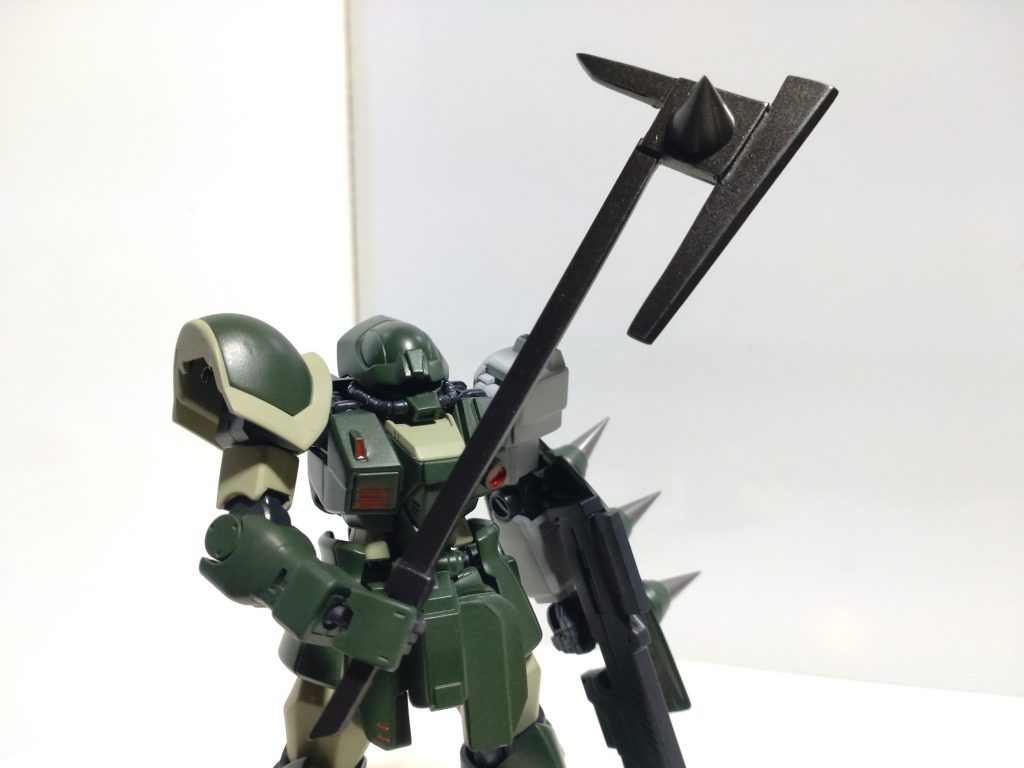 武装1 ブレイドアックス剣の様に扱える斧ヒート武器ではないが並みのMSなら切断できる切れ味を誇る。プラバンから切り出だしたものにコトブキヤプラユニットのスパイクを付けてます。