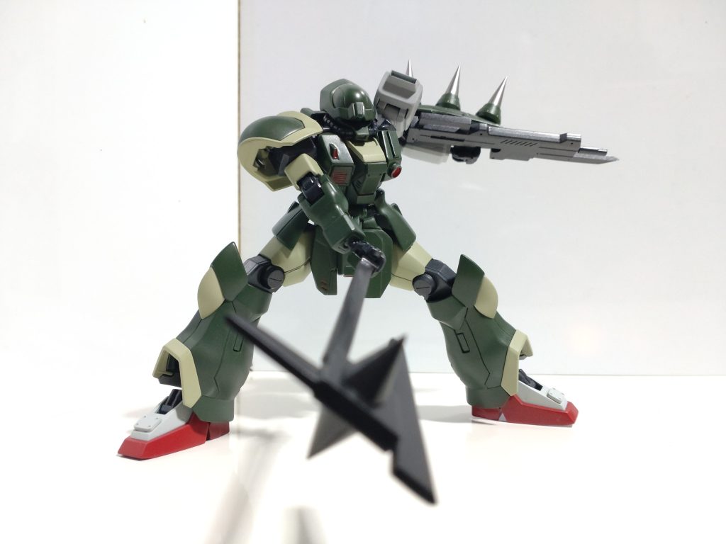 斧で切るほか逆側のピックや側面のスパイクによる打撃なども可能。